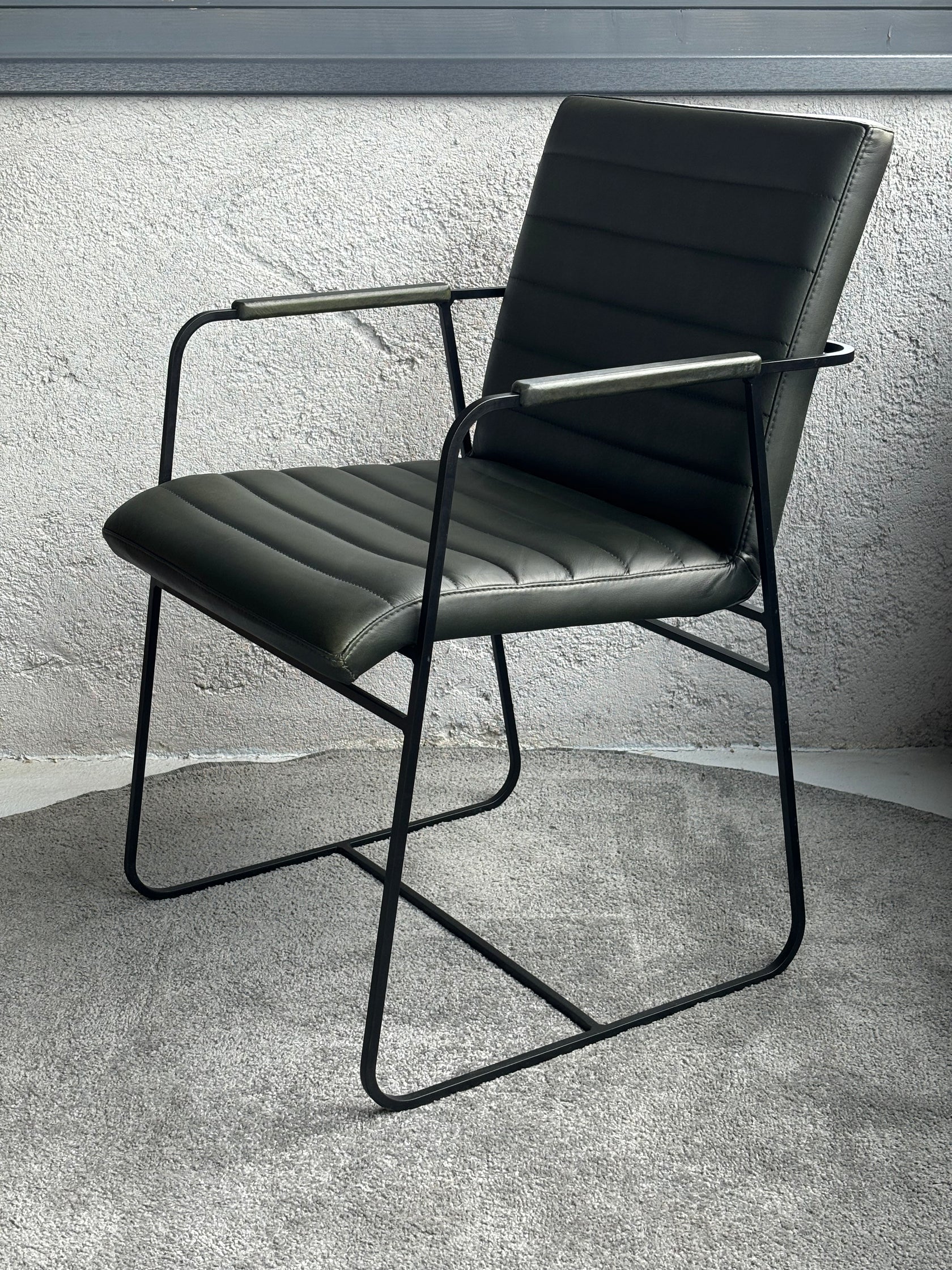 Scaun Brynn square - pe stoc